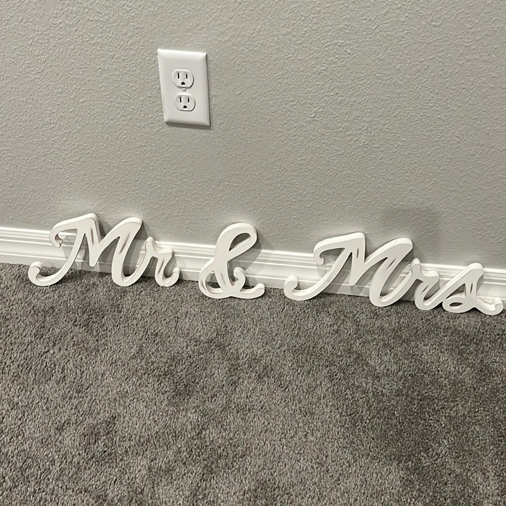 Mr and Mrs sign